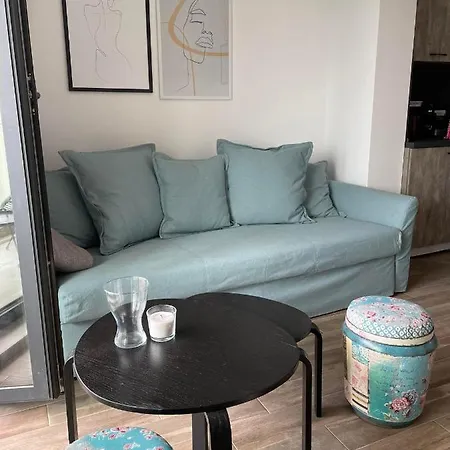 Azur Apartment Warna